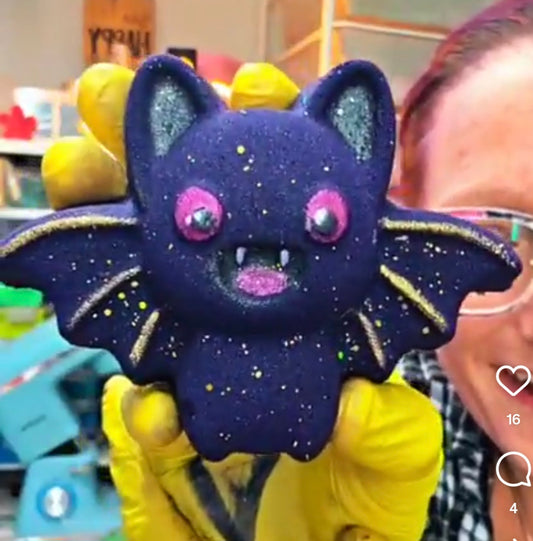 CUTE BATTY BATH BOMB. BLACKBERRY & LIQUORICE